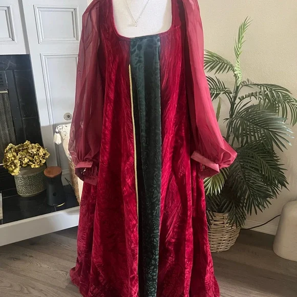 Velvet Renaissance Gown in Burgundy, Forest Green & Gold With Extras - Picture 10 of 17